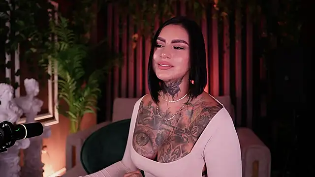 Snapshot of Kleeopatra_ chatting on October 5, 2025, 7:34 pm Kleeopatra online show from October 5, 2025, 7:34 pm