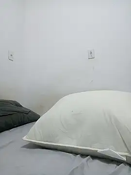 casal7722 online show from November 13, 2025, 4:39 pm