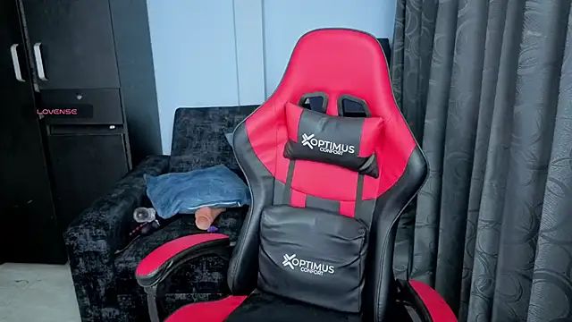 charlotee lovee69 online show from October 6, 2025, 1:36 am