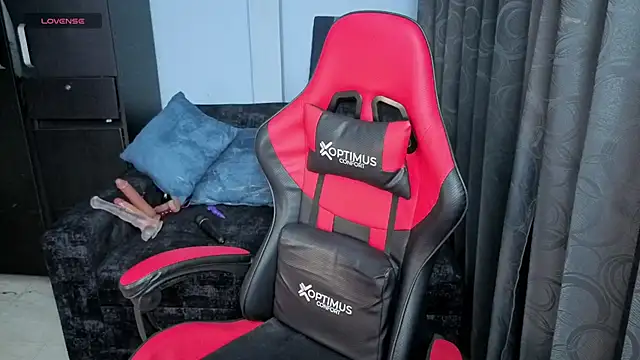 charlotee lovee69 online show from November 11, 2025, 11:16 pm