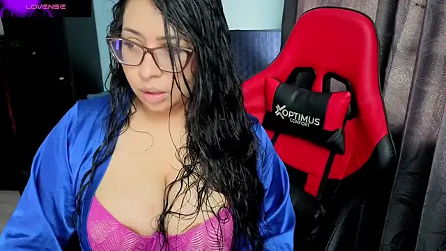 charlotee lovee69 online show from January 13, 2026, 8:25 pm