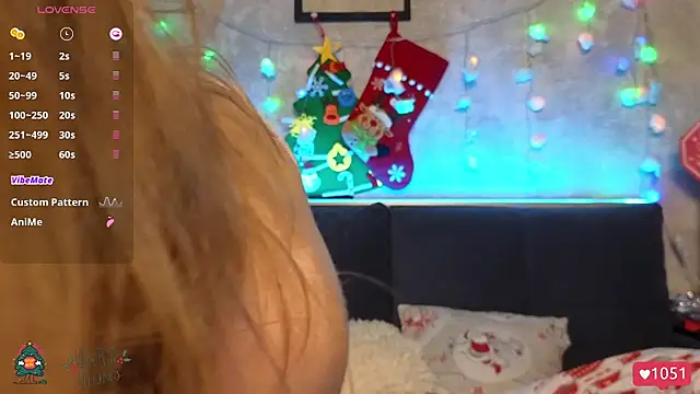 Snapshot of Vikki_White chatting on December 26, 2024, 1:40 am Vikki White online show from December 26, 2024, 1:40 am