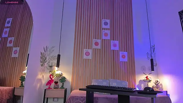 PawgGirl18 online show from December 8, 2024, 2:52 pm