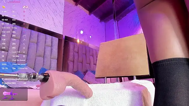 Snapshot of EmmaDuque chatting on February 15, 2025, 7:39 pm EmmaDuque online show from February 15, 2025, 7:39 pm