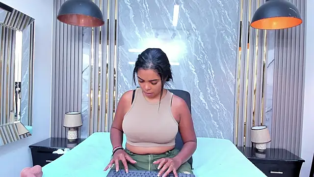 CiaraHarris online show from December 13, 2024, 7:10 pm