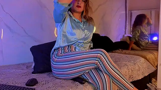 CandyQueenGold online show from April 13, 2026, 6:57 pm