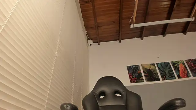 Snapshot of _Molly_rosse_ chatting on March 25, 2026, 12:33 pm Molly rosse online show from March 25, 2026, 12:33 pm