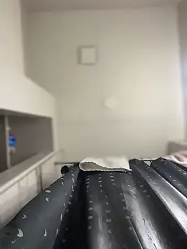 4kUsh2Fashion0 online show from January 17, 2025, 9:06 pm