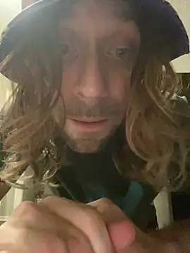 4kUsh2Fashion0 online show from March 12, 2025, 5:07 pm