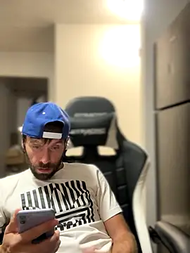 4kUsh2Fashion0 online show from October 10, 2025, 1:43 pm