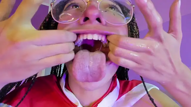 Cloe Leee online show from December 28, 2024, 4:41 am