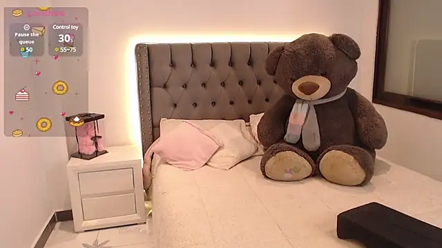 Nicols66 online show from February 10, 2025, 10:40 pm