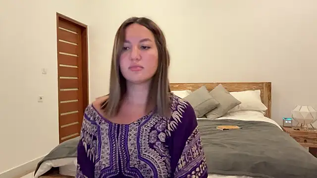 Nelly Fischer online show from September 22, 2025, 2:30 pm