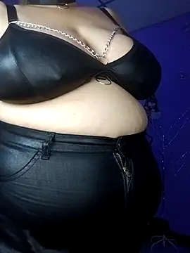 EllisW8 online show from November 18, 2025, 12:42 pm