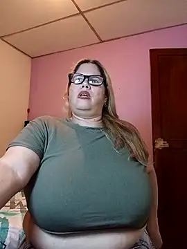 Snapshot of EllisW8 chatting on March 27, 2026, 11:04 pm EllisW8 online show from March 27, 2026, 11:04 pm