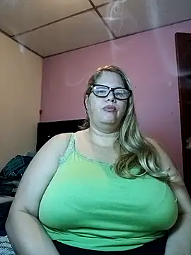 Snapshot of EllisW8 chatting on April 14, 2026, 11:27 am EllisW8 online show from April 14, 2026, 11:27 am