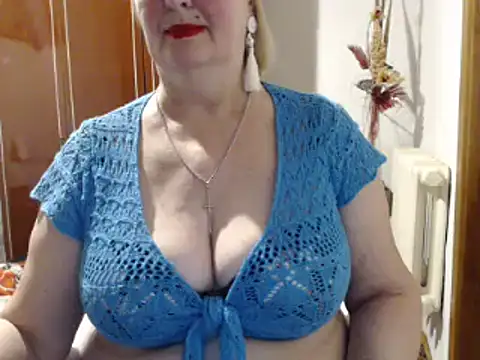 Snapshot of Secretfox chatting on February 8, 2025, 2:38 pm Secretfox online show from February 8, 2025, 2:38 pm
