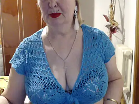 Snapshot of Secretfox chatting on March 8, 2025, 11:27 am Secretfox online show from March 8, 2025, 11:27 am