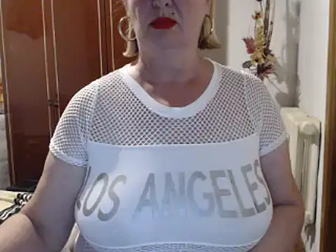 Secretfox online show from September 28, 2025, 5:07 pm