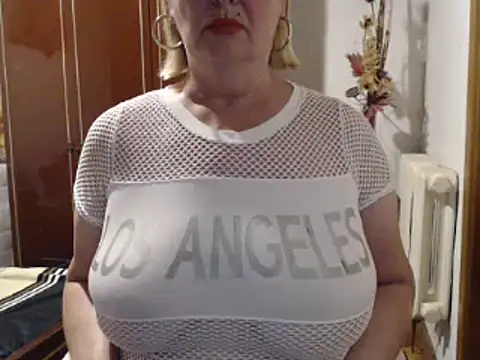 Secretfox online show from October 1, 2025, 3:23 am