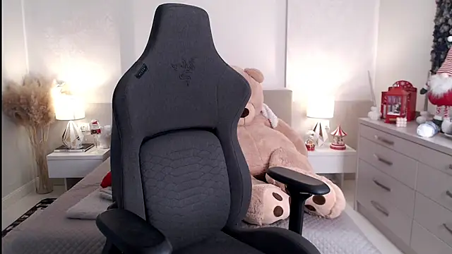 Smileyouarehere online show from February 11, 2025, 8:37 am