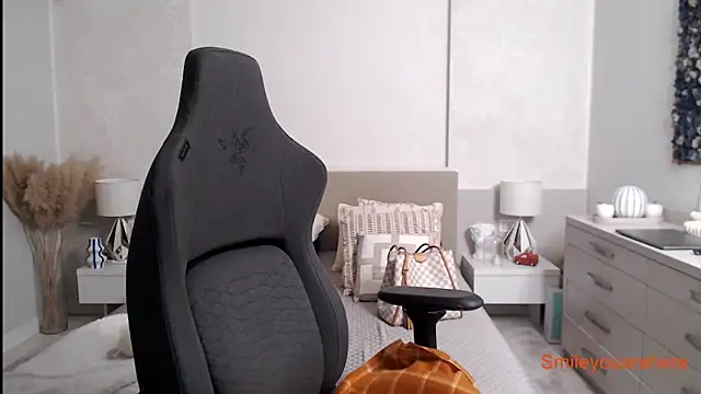 Smileyouarehere online show from September 28, 2025, 3:12 am