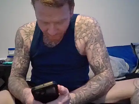 jtexas05 online show from November 4, 2025, 4:55 am