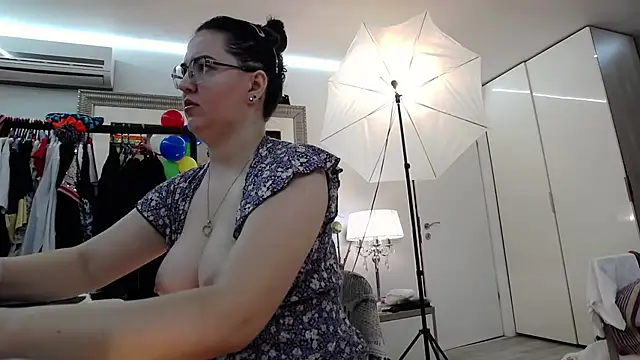 ILoveToFeelU online show from January 28, 2025, 10:34 pm