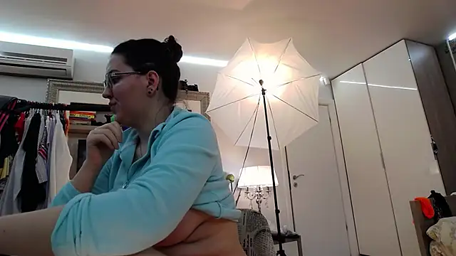 ILoveToFeelU online show from February 28, 2025, 6:32 am