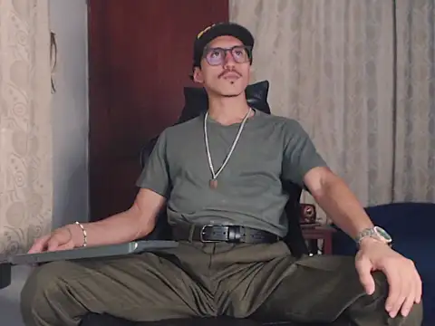 HomeAloneK online show from October 5, 2025, 7:56 pm