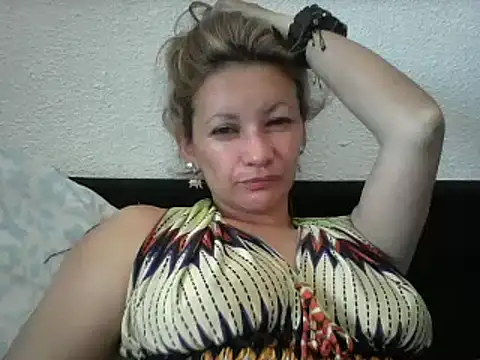 Snapshot of Paulita_x3 chatting on August 3, 2026, 6:01 am Paulita x3 online show from August 3, 2026, 6:01 am