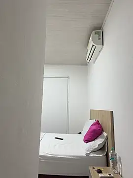 Gigi-bom online show from March 27, 2026, 2:06 am