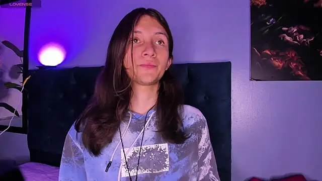 Feniix   online show from October 3, 2025, 4:09 am