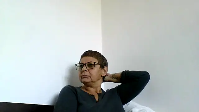 roseblak42 online show from October 16, 2025, 2:18 pm