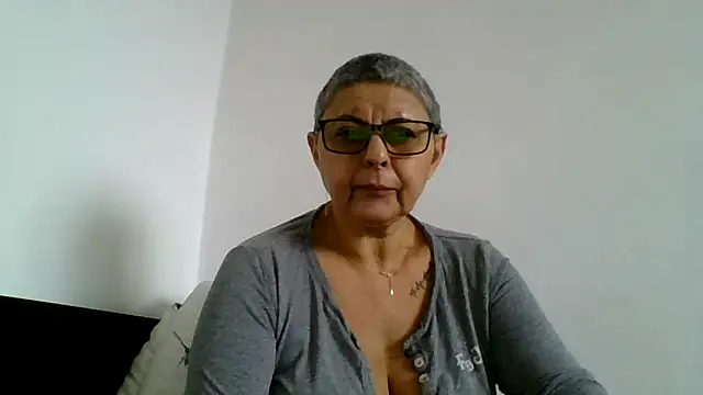 roseblak42 online show from December 1, 2025, 11:59 am