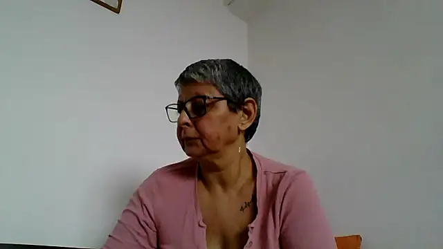 roseblak42 online show from January 11, 2026, 8:52 am