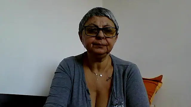 roseblak42 online show from January 14, 2026, 10:43 am