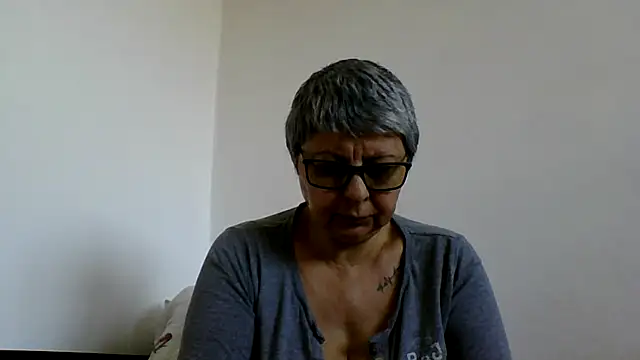 roseblak42 online show from February 3, 2026, 12:32 pm