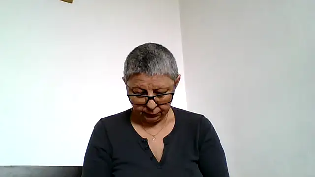 Snapshot of roseblak42 chatting on April 22, 2026, 10:28 am roseblak42 online show from April 22, 2026, 10:28 am