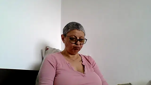 Snapshot of roseblak42 chatting on April 24, 2026, 9:01 am roseblak42 online show from April 24, 2026, 9:01 am