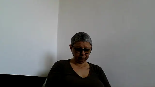 Snapshot of roseblak42 chatting on April 28, 2026, 8:30 am roseblak42 online show from April 28, 2026, 8:30 am