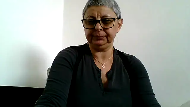 Snapshot of roseblak42 chatting on April 30, 2026, 9:37 am roseblak42 online show from April 30, 2026, 9:37 am