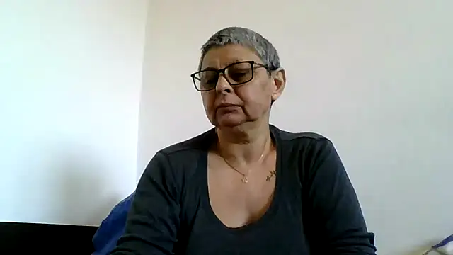 Snapshot of roseblak42 chatting on May 2, 2026, 4:01 pm roseblak42 online show from May 2, 2026, 4:01 pm
