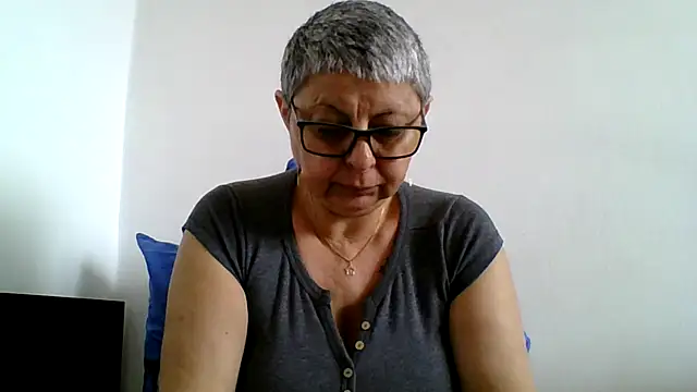 Snapshot of roseblak42 chatting on May 8, 2026, 10:31 am roseblak42 online show from May 8, 2026, 10:31 am