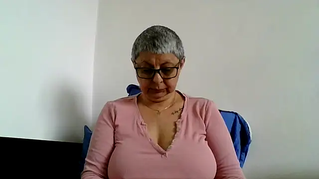 Snapshot of roseblak42 chatting on May 9, 2026, 8:41 am roseblak42 online show from May 9, 2026, 8:41 am