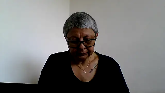 Snapshot of roseblak42 chatting on May 19, 2026, 7:58 am roseblak42 online show from May 19, 2026, 7:58 am