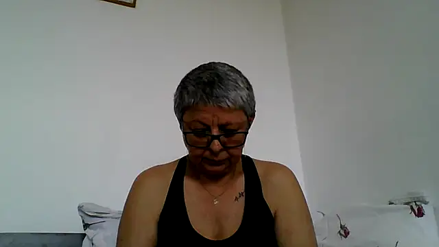 Snapshot of roseblak42 chatting on May 25, 2026, 8:42 am roseblak42 online show from May 25, 2026, 8:42 am