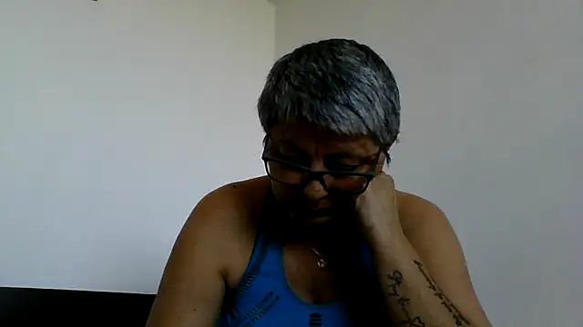 Snapshot of roseblak42 chatting on May 28, 2026, 12:35 pm roseblak42 online show from May 28, 2026, 12:35 pm