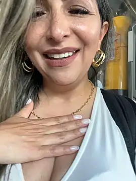  Abril-Office1 online show from December 4, 2024, 4:49 pm