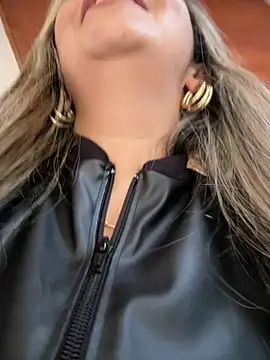  Abril-Office1 online show from December 9, 2024, 7:39 pm